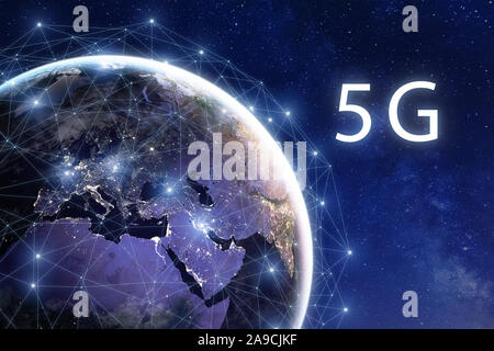 5G mobile internet sans fil déploiement de réseau de télécommunications dans le monde, la technologie de communication de données à haut débit, la connexion globale autour de plan Banque D'Images