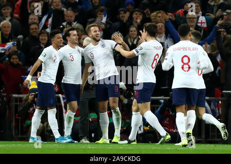 Le stade de Wembley, Londres, Royaume-Uni. 14Th Nov, 2019. European Championships 2020 Qualificatif, l'Angleterre et le Monténégro ; Harry Kane, de l'Angleterre célèbre comme il les scores de 3-0 à la 24e minute - usage éditorial : Action Crédit Plus Sport/Alamy Live News Banque D'Images