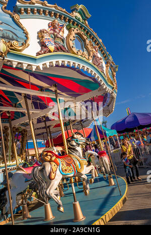 2 septembre 2012 - Vancouver, Canada : carrousel vintage coloré promenade à cheval au congrès annuel de l'Exposition nationale du Pacifique sur la journée ensoleillée. Banque D'Images