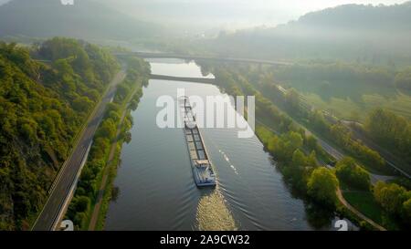 D'un cargo sur la Sarre à Bad Häring, 3621, Rhénanie-Palatinat, Allemagne Banque D'Images