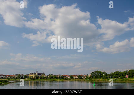 Le Ferry Coswig, également connu sous le nom de Wörlitz Coswig Ferry, est un bac à câble sur l'Elbe entre Coswig et Wörlitz en Saxe-Anhalt, Allemagne. Banque D'Images