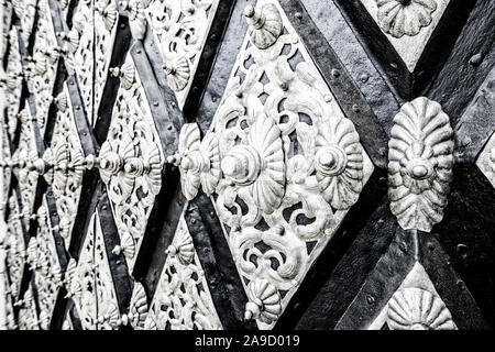 Détails de la porte d'entrée de la Stephansdom à Passau Banque D'Images