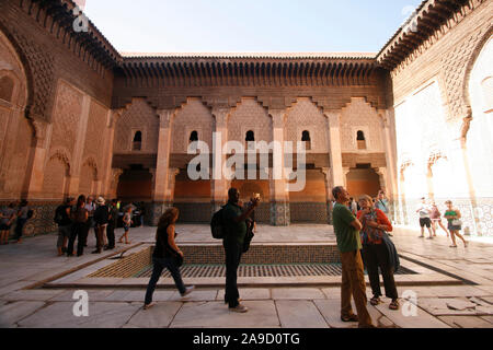 Cour de la Médersa Ben Youssef, Marrakech, Maroc Banque D'Images