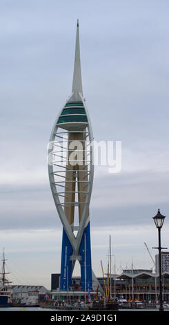 Tour Spinnaker Gunwarf Quays Portsmouth à Portsmouth Dockyard historique, Banque D'Images