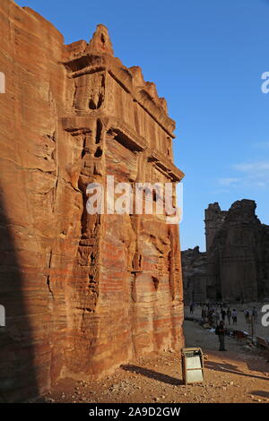 Rue de façades, Petra, Wadi Musa, le Gouvernorat de Ma'an, Jordanie, Moyen-Orient Banque D'Images
