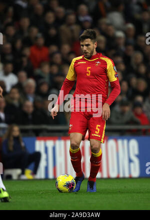 Londres, Royaume-Uni. 14Th Nov, 2019. Dusan Lagator (M) le match entre l'Angleterre et le Monténégro est la 1000e senior men's international match et c'est l'Angleterre v Monténégro UEFA Qualificatif de l'euro au stade de Wembley, Londres, le 14 novembre 2019. **Utilisation éditoriale uniquement, licence requise pour un usage commercial. Aucune utilisation de pari, de jeux ou d'un seul club/ligue/dvd publications** Crédit : Paul Marriott/Alamy Live News Banque D'Images