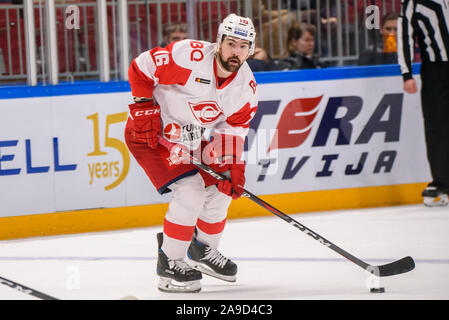 RIGA, Lettonie. 14Th Nov, 2019. Kaspars Daugavins, au cours de la Ligue de hockey évoluant (KHL) match de saison 2019/2020, le Dinamo Riga vs Spartak Moscou/Ivuskans Crédit : Gints Alamy Live News Banque D'Images