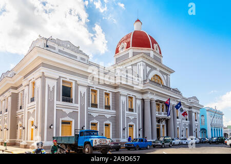 Place centrale avec dôme rouge palace, Cienfuegos, Cuba Banque D'Images