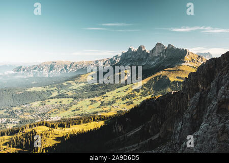 Panorama de montagnes Groupe Rosengarten, depuis le sommet de Ciampac Sas Banque D'Images