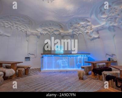 Bar de Glace dans le village d'Igloo sur plateau Zugspitzplatt Zugspitze (2962f, m), Garmisch-Partenkirchen, Upper Bavaria, Bavaria, Germany, Europe Banque D'Images