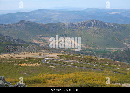 Vue depuis le pic de Las Villuercas, région de l'Estrémadure, point le plus élevé dans la région, près de la ville de Guadalupe Banque D'Images