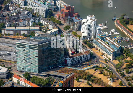 Neuer Zollhof et townhouse, Medienhafen, Düsseldorf, Rhénanie du Nord-Westphalie, Allemagne, Banque D'Images