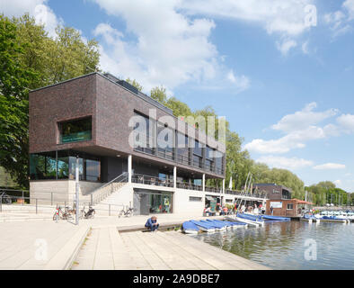 Restaurant Aaseeterrassen avec Boat Harbour, Aasee, Münster en Westphalie, Rhénanie-Palatinat, Allemagne Banque D'Images