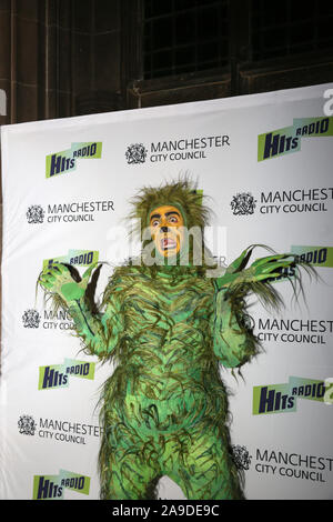 Manchester, UK. 14 novembre, 2019. Les lumières de Noël sur l'interrupteur a lieu avec le "grincheux" un divertissement, les jardins de la cathédrale, de Deansgate, Manchester, Lancashire, Royaume-Uni. Crédit : Barbara Cook/Alamy Live News Banque D'Images