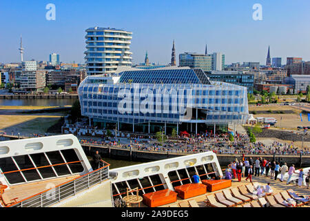 Bateau de croisière sur la Norderelbe au centre de croisière Hafencity, Hambourg, Allemagne Banque D'Images
