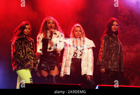 Manchester, UK. 14 novembre, 2019. Les lumières de Noël sur l'interrupteur a lieu avec le groupe de fille de divertissement de quatre diamants. Les Jardins de la cathédrale, de Deansgate, Manchester, Lancashire, Royaume-Uni. Crédit : Barbara Cook/Alamy Live News Banque D'Images