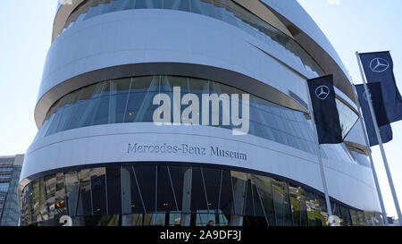 Musée Mercedes-Benz à Bad Cannstatt, à Stuttgart, Bade-Wurtemberg, Allemagne Banque D'Images