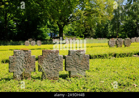 Cimetière militaire à l'Klause sur le plateau en Kasteler ferme du parc, la vallée de la Sarre, Rhénanie-Palatinat, Allemagne Banque D'Images