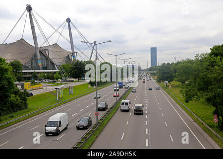 Petuelring et Stade Olympique, Munich, Haute-Bavière, Bavière, Allemagne Banque D'Images