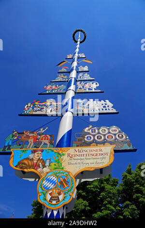 Maypole sur le Viktualienmarkt, le Marché Viktualienmarkt, vieille ville, Munich, Haute-Bavière, Bavière, Allemagne Banque D'Images