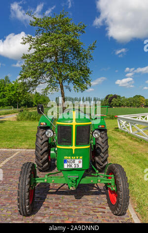 Tracteur Deutz année de fabrication hp 1952/15, détail, Tjaden's Mill, Südcoldinne, paroisse Fienstorf, Frise Orientale, Banque D'Images