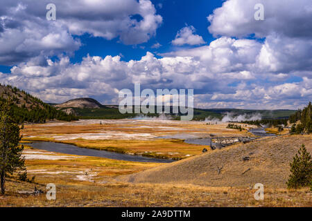 USA, Wyoming, Yellowstone National Park, Midway Geyser Basin, Firehole River Valley Banque D'Images