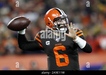 Cleveland, États-Unis. 14Th Nov, 2019. Cleveland Brown's Mayfield (6) jette une note contre le Pittsburgh Steelers au stade FirstEnergy à Cleveland, Ohio le Jeudi, Novembre 14, 2019. Photo par Aaron Josefczyk/UPI UPI : Crédit/Alamy Live News Banque D'Images