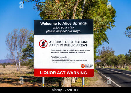 8 Oct 19 - Alice Springs (Australie). Restrictions d'alcool dans le Territoire du Nord signe utilisé pour s'attaquer au problème de l'abus d'alcool au sein Aborigina Banque D'Images