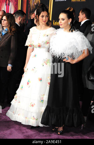 Los Angeles, Californie, USA 14 novembre 2019 L'actrice Ana de Armas et actrice Katherine Langford assister à la première de Los Angeles de Lionsgate Couteaux 'out' le 14 novembre 2019 au Regency Village Theatre de Los Angeles, Californie, USA. Photo de Barry King/Alamy Live News Banque D'Images