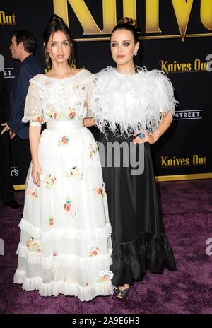 Los Angeles, CA. 14Th Nov, 2019. Ana De Armas, Katherine Langford aux arrivées de KNIVES OUT Premiere, Regency Village Theatre - Westwood, Los Angeles, CA, 14 novembre 2019. Credit : Elizabeth Goodenough/Everett Collection/Alamy Live News Banque D'Images