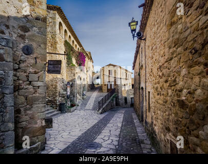 Lane Village de Pals en automne, le lieu d'intérêt historique Banque D'Images