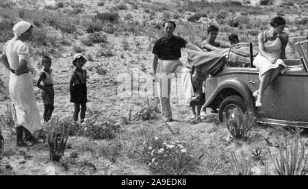 Eva Braun Collection (album 4) - Car bloqué dans le sable d'une plage près de Viareggio, Italie Banque D'Images