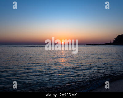 Voyage Corée du Sud - vue du lever du soleil sur la mer de l'Est de Corée de Deungdae beach à Zibo city Banque D'Images