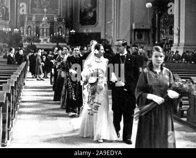 Eva Braun Collection (album 4) - Bride and Groom walking (allemand) mariage ca. fin des années 1930 Banque D'Images