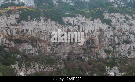 La côte rocheuse de la région du Salento - botte de l'Italie, Ponte Ciolo Banque D'Images