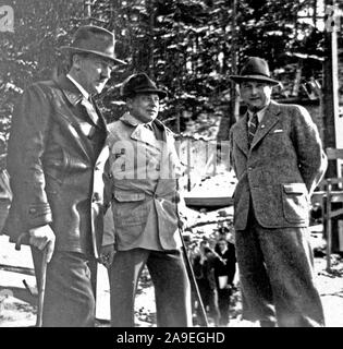 Eva Braun Collection (album 3) - photo de Candide leader nazi allemand Adolf Hitler, à l'extérieur pour un après-midi de marche ca. fin des années 1930 ou au début des années 1940 Banque D'Images