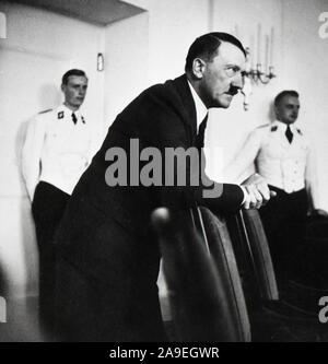 Eva Braun Collection (osam) - Adolf Hitler vêtu d'un costume d'affaires ca. fin des années 1930 ou au début des années 1940 Banque D'Images