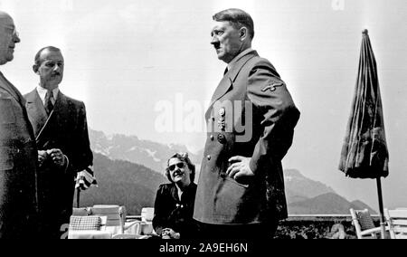 Eva Braun Collection (deset) - Adolf Hitler à l'extérieur à sa retraite ca. fin des années 1930 ou au début des années 1940 Banque D'Images