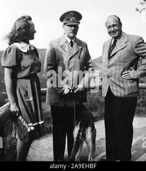 Eva Braun Collection (trinaest) - Adolf Hitler lors de sa retraite à l'extérieur ca. fin des années 1930 ou au début des années 1940 Banque D'Images