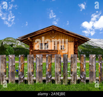 Refuge de montagne avec vue sur le jardin Banque D'Images