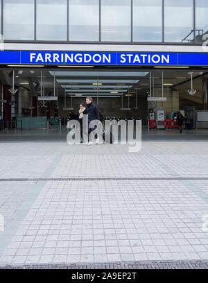 Vue extérieure de l'entrée de la nouvelle gare de Farringdon, Farringdon, Londres, Angleterre, Royaume-Uni. Banque D'Images