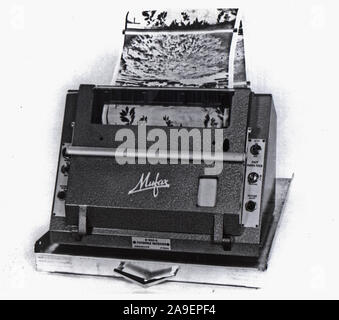 Transmission automatique d'images activé les météorologues pour obtenir modèle cloud zone locale immédiate lorsque les photographies par satellite Nimbus était dans un 1700 milles d'une station de réception. Le sous-système APT a lancé sur Nimbus 1, qui a été lancé le 28 août 1964, à condition de lecture directe de la couverture de nuages diurnes et nocturnes. Il a transmis des données photographiques de conditions météorologiques synoptiques dans des domaines 1200nmi carré pour plus de 300 stations au sol dans plus de 43 pays. APT a fait partie de trois expériences réalisées sur Nimbus 1. Ce sous-système télécopieur récepteur requis relativement s Banque D'Images