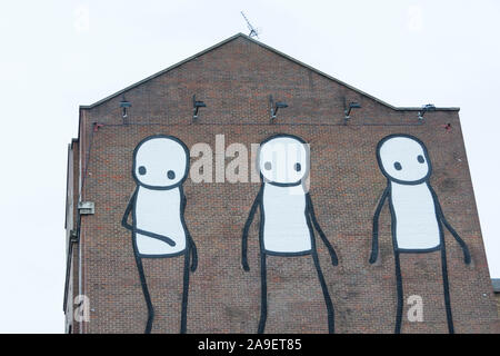 Stik's Stick figure sur le côté de l'ancien Shoreditch social Center et Red Gallery, Rivington Street, Londres, EC2, Royaume-Uni Banque D'Images