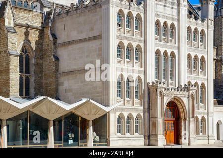 Porte avant de Guildhall, une ancienne mairie dans City of London Banque D'Images