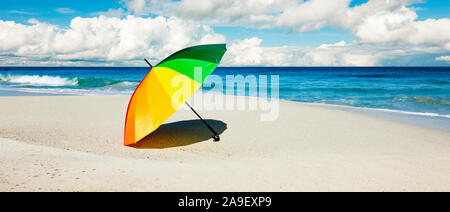 Parasol sur la plage Banque D'Images