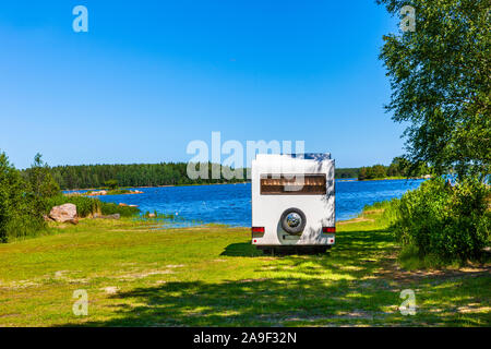 Mobile home sur la rive Banque D'Images