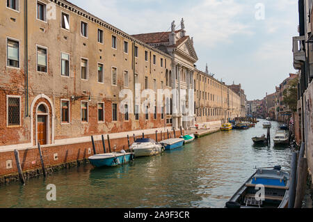 Remblai dei Libreri près près de Venise, Fondamenta Libreri près de l'hôpital et San Lazzaro dei Libreri près, ou l'église de Saint Lazare à Venise, Italie Banque D'Images