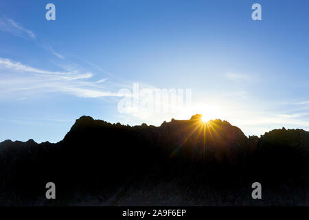 Lever du soleil dans les montagnes Banque D'Images