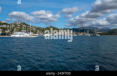 Port d'Andratx Majorque voir l'ensemble de la zone de la marina principale avec sur un cadre chaleureux et belle journée. Banque D'Images