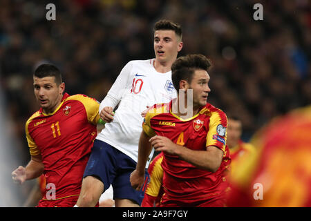 Londres, Royaume-Uni. 14Th Nov, 2019. Mount Mason de l'Angleterre (10) en action.Qualificatif de l'UEFA Euro 2020, groupe d'un match, l'Angleterre v Monténégro au stade de Wembley à Londres, le jeudi 14 novembre 2019. Usage éditorial seulement. Cette image ne peut être utilisé qu'à des fins rédactionnelles. Usage éditorial uniquement, licence requise pour un usage commercial. Aucune utilisation de pari, de jeux ou d'un seul club/ligue/dvd publications photos par Andrew Andrew/Verger Verger la photographie de sport/Alamy live news Crédit : Andrew Orchard la photographie de sport/Alamy Live News Banque D'Images